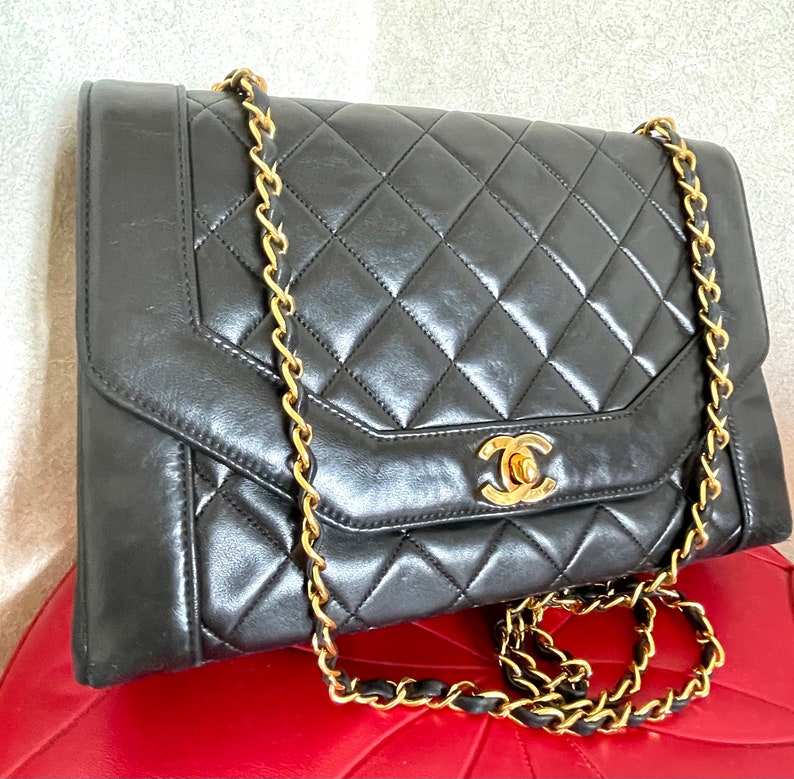 Chanel Vintage black lambskin chain 2