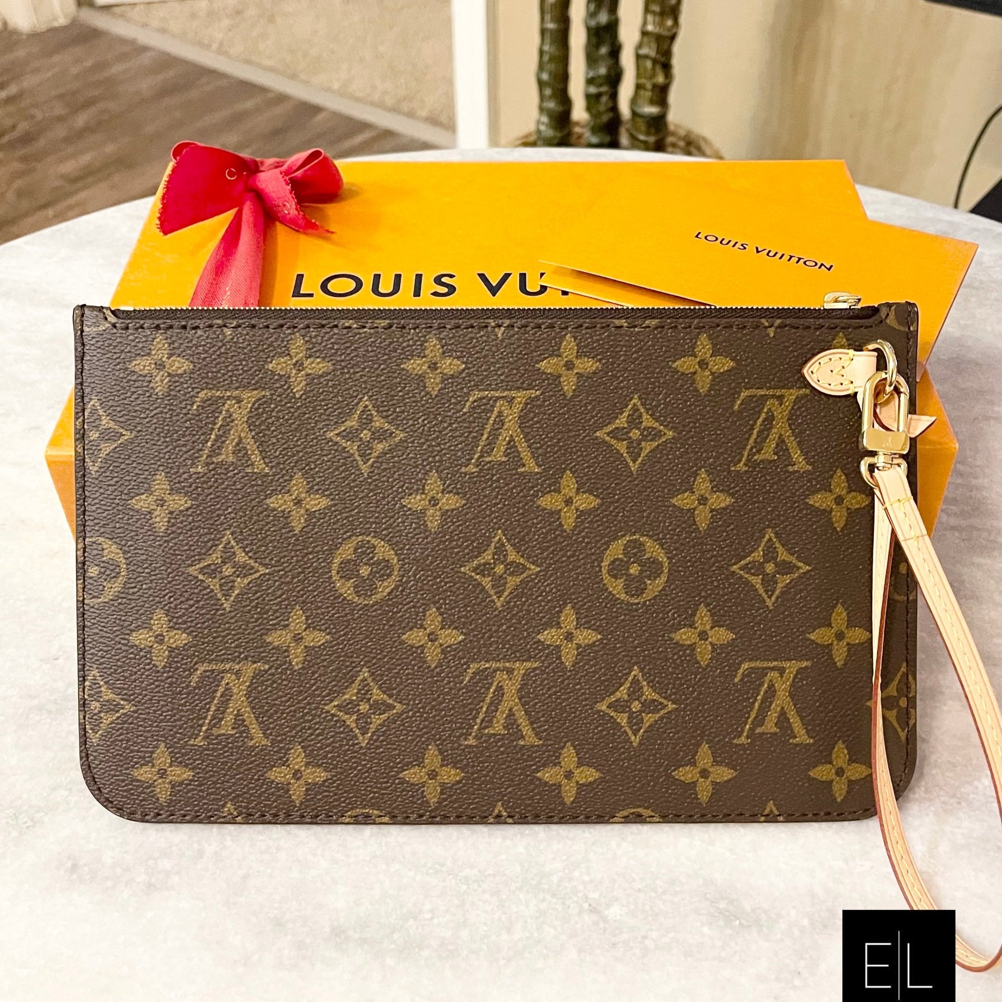 LOUIS VUITTON 2022 Neverfull GM Monogram Wristlet Pouch In Beige