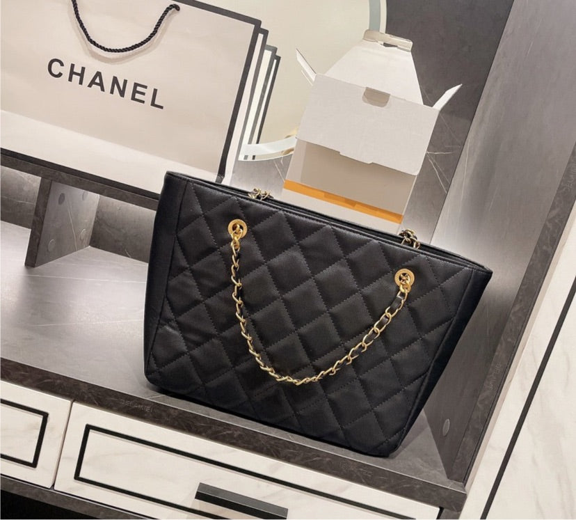 Black Chanel woman shoulder Handbag