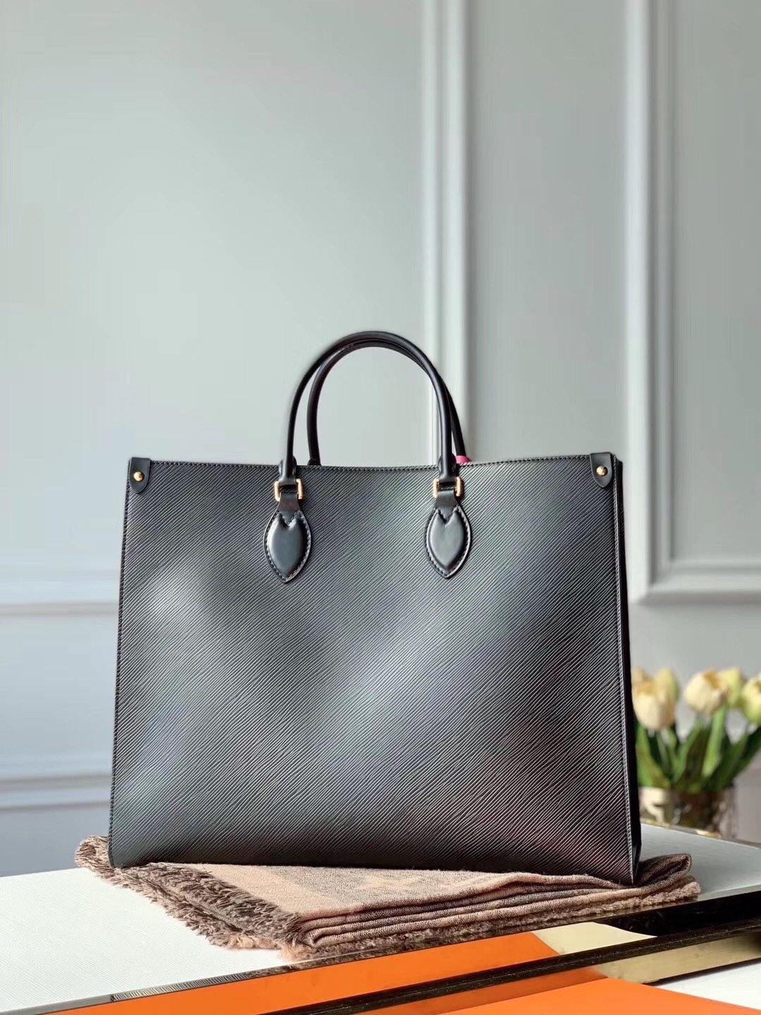 Louis Vuitton  MM Bag