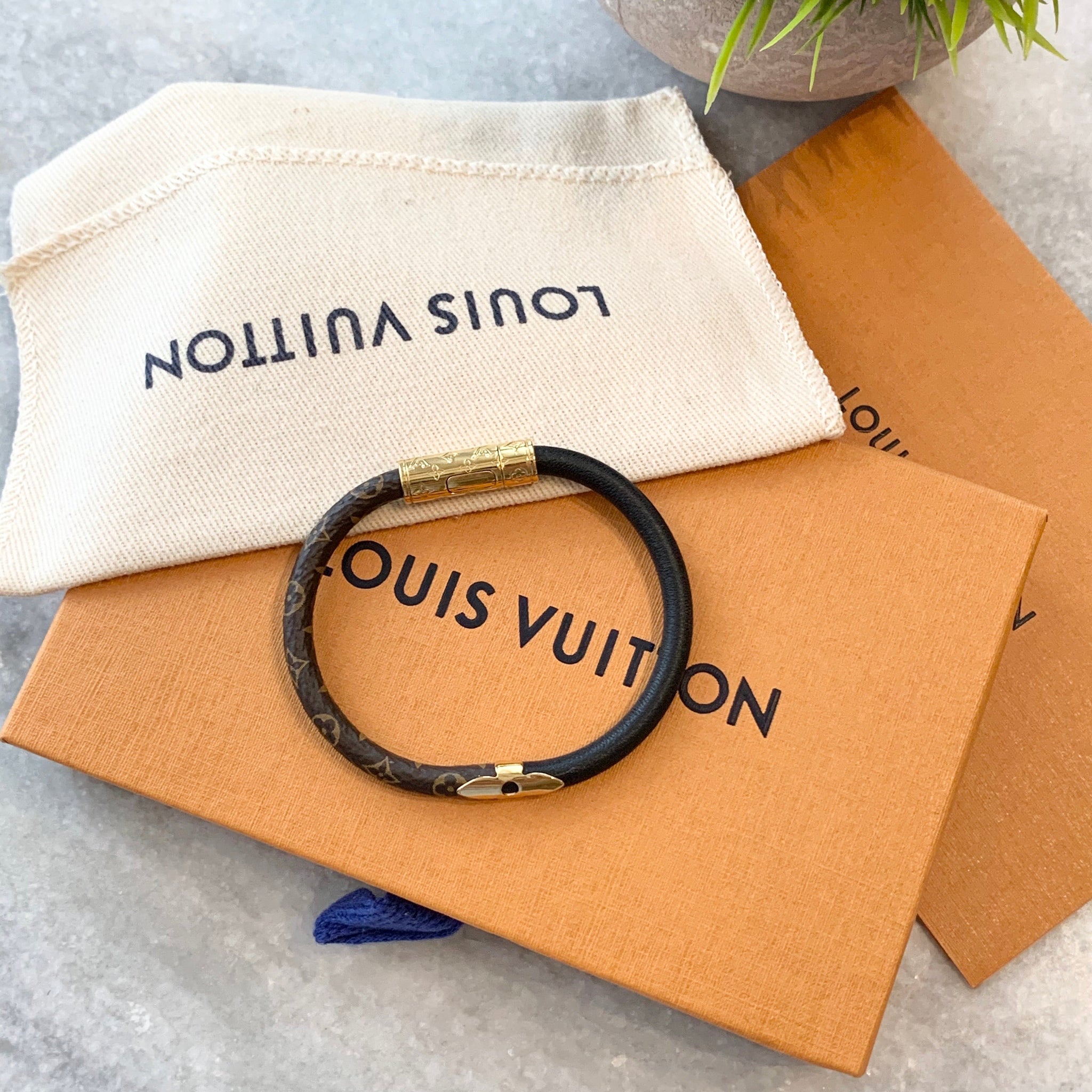 LOUIS VUITTON 2019 Monogram Daily Confidential Bracelet In Black Size 17