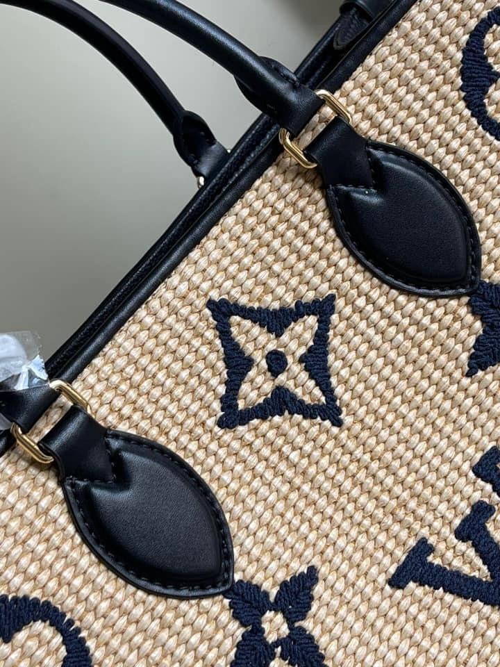 Louis Vuitton  MM Bag