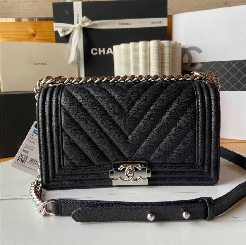 Leather Chanel woman Handbag