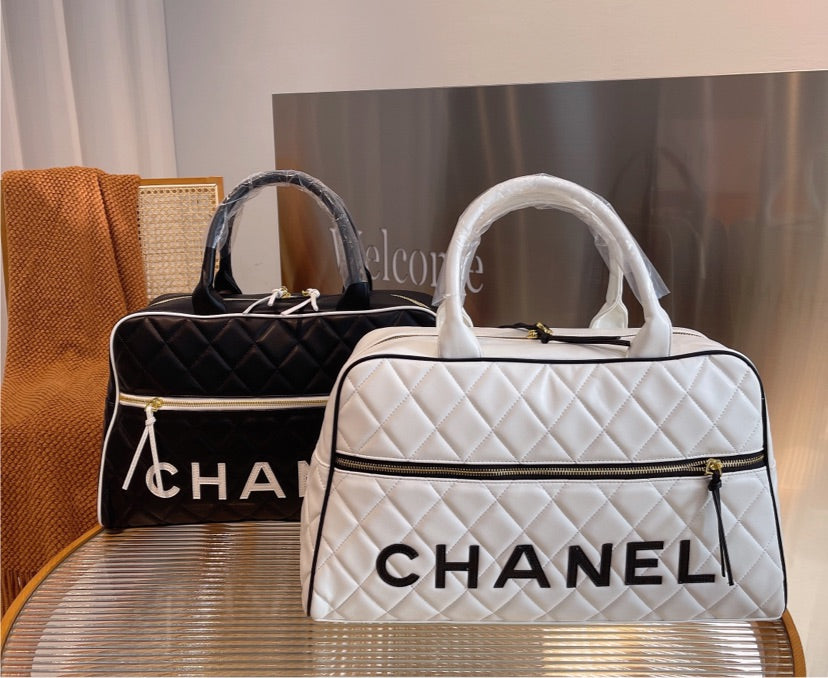 Large Chanel woman handbag