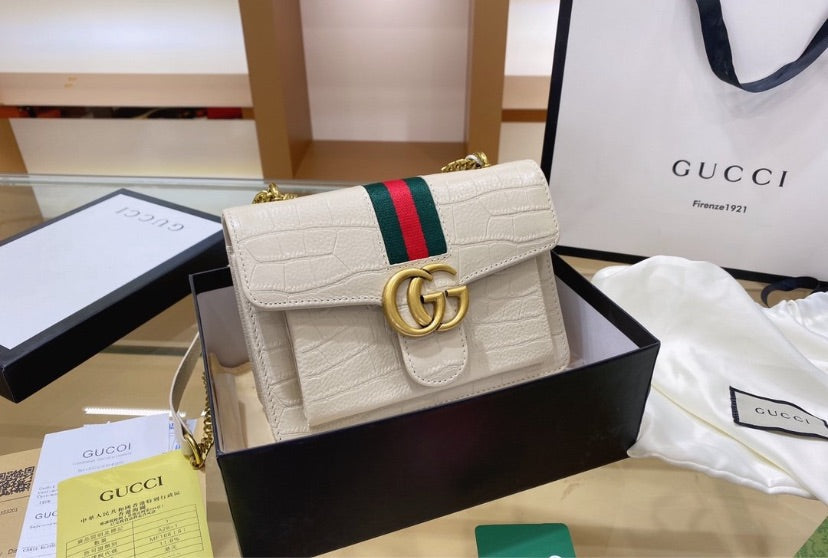 Woman Gucci shoulder handbag