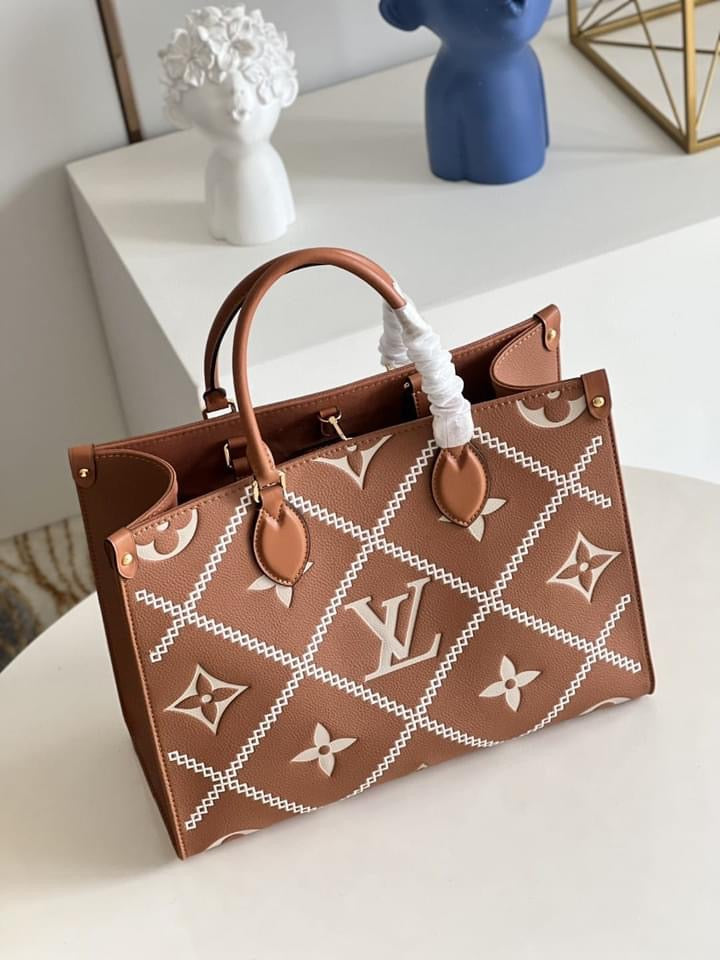 Louis Vuitton  MM Bag