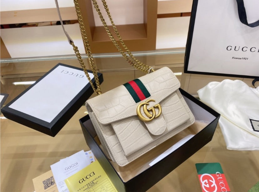 Woman Gucci shoulder handbag