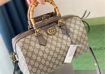 New woman Gucci shoulder handbag
