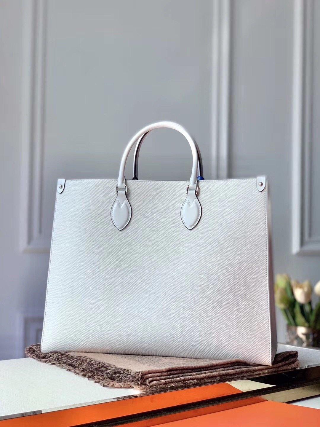 Louis Vuitton  MM Bag