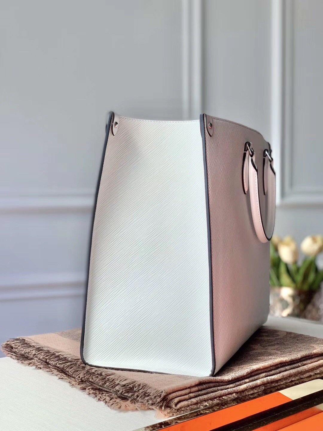 Louis Vuitton  MM Bag