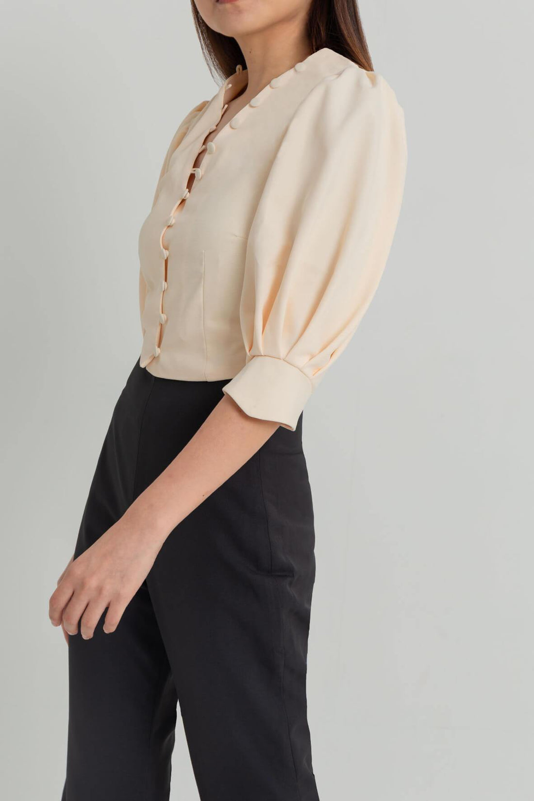 Pebbled Puff-Sleeves Top in Cream