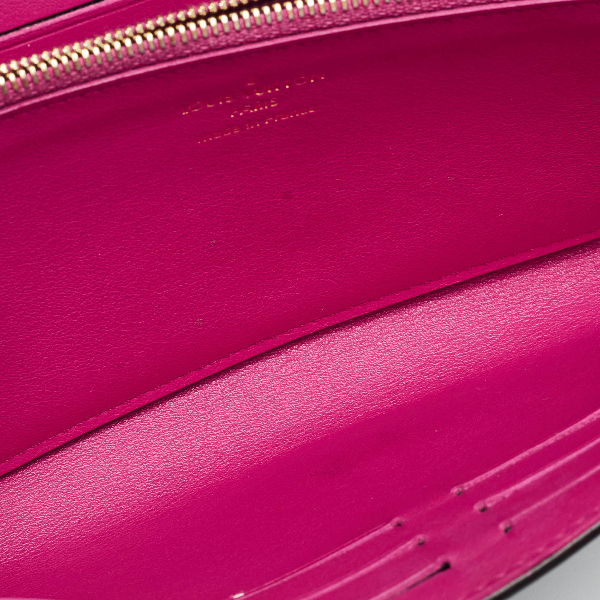 LOUIS VUITTON Black Taurillon Leather Capucines Wallet