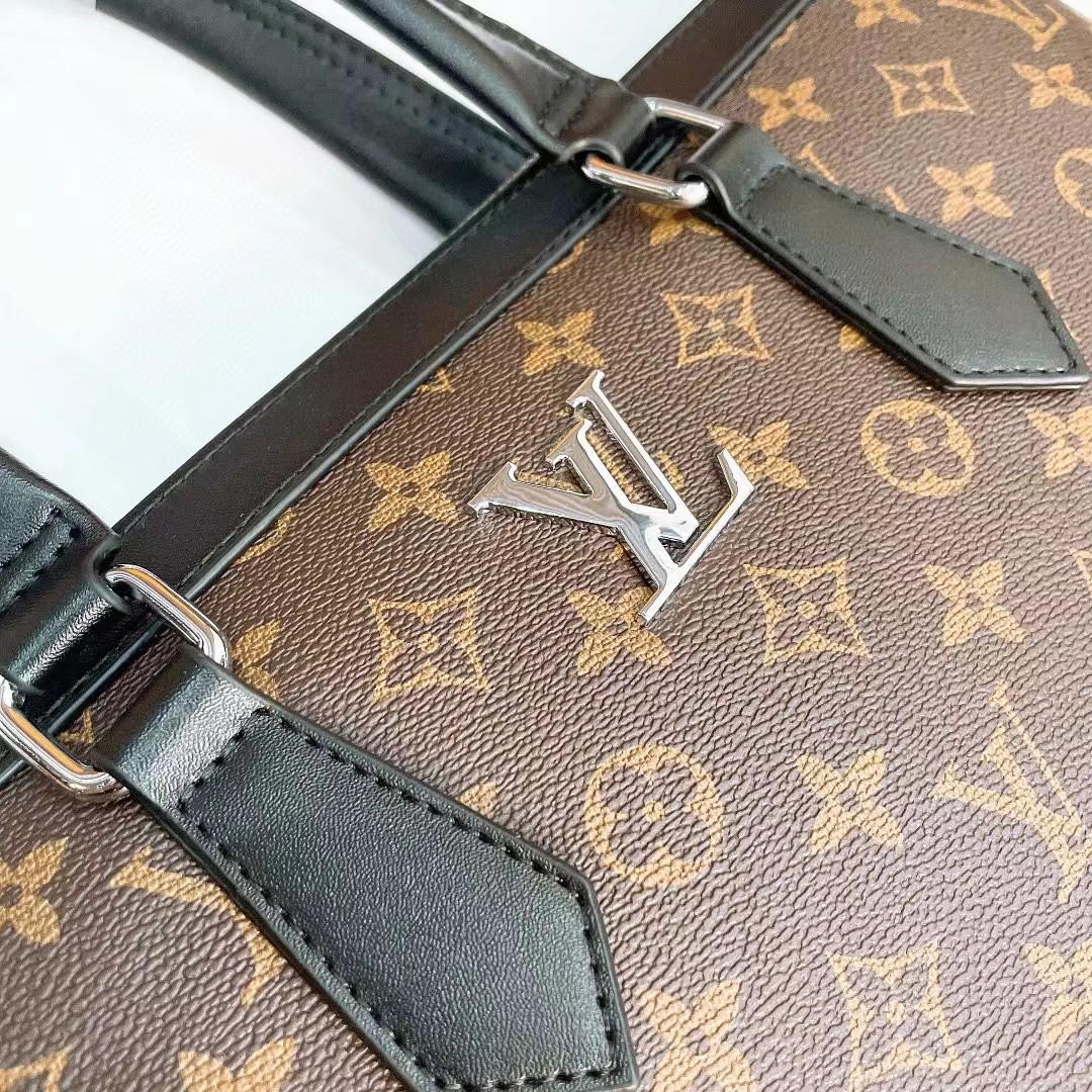 Luxury Handbags Louis Vuitton 526