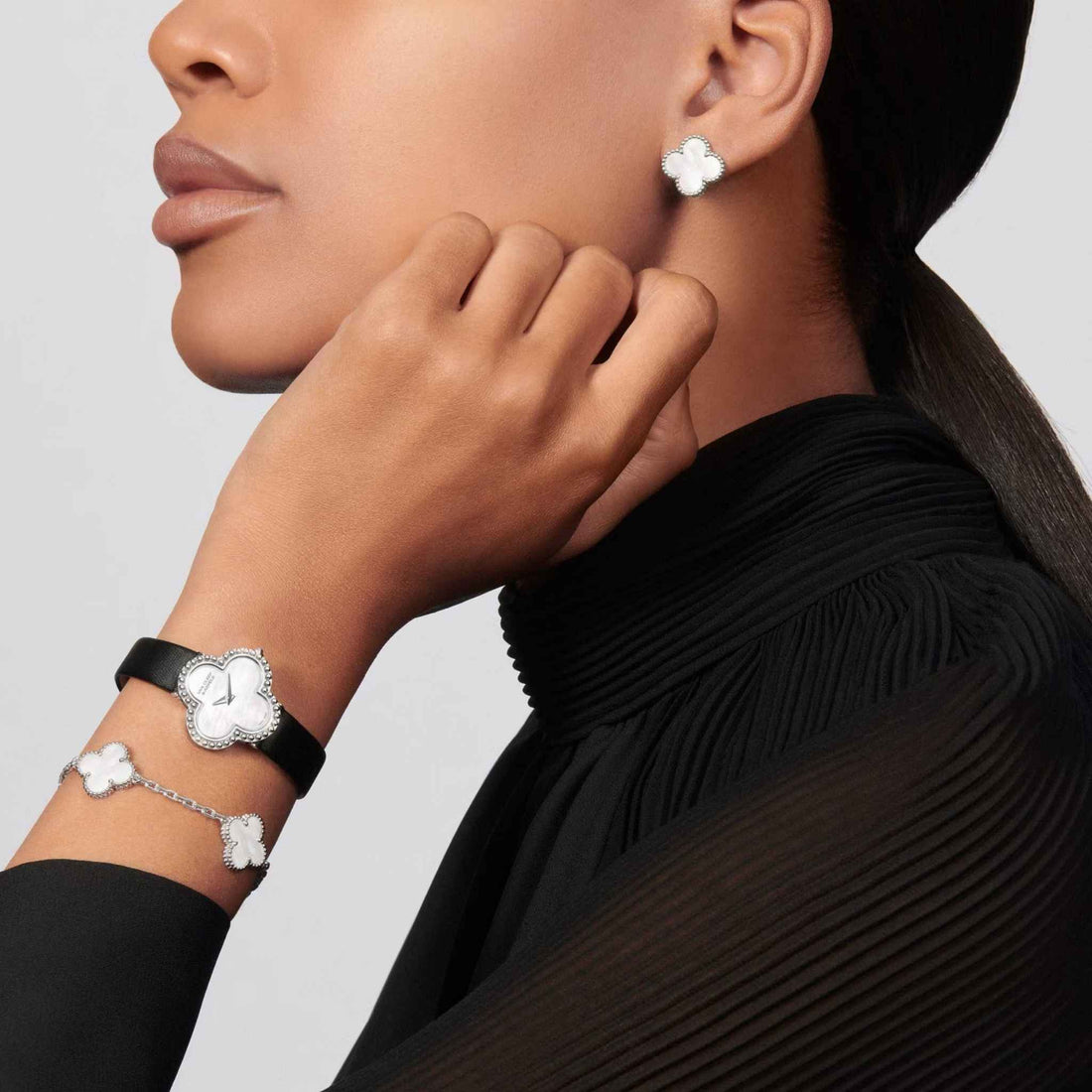 Alhambra White Gold Motifs Bracelet Mother Of Pearl